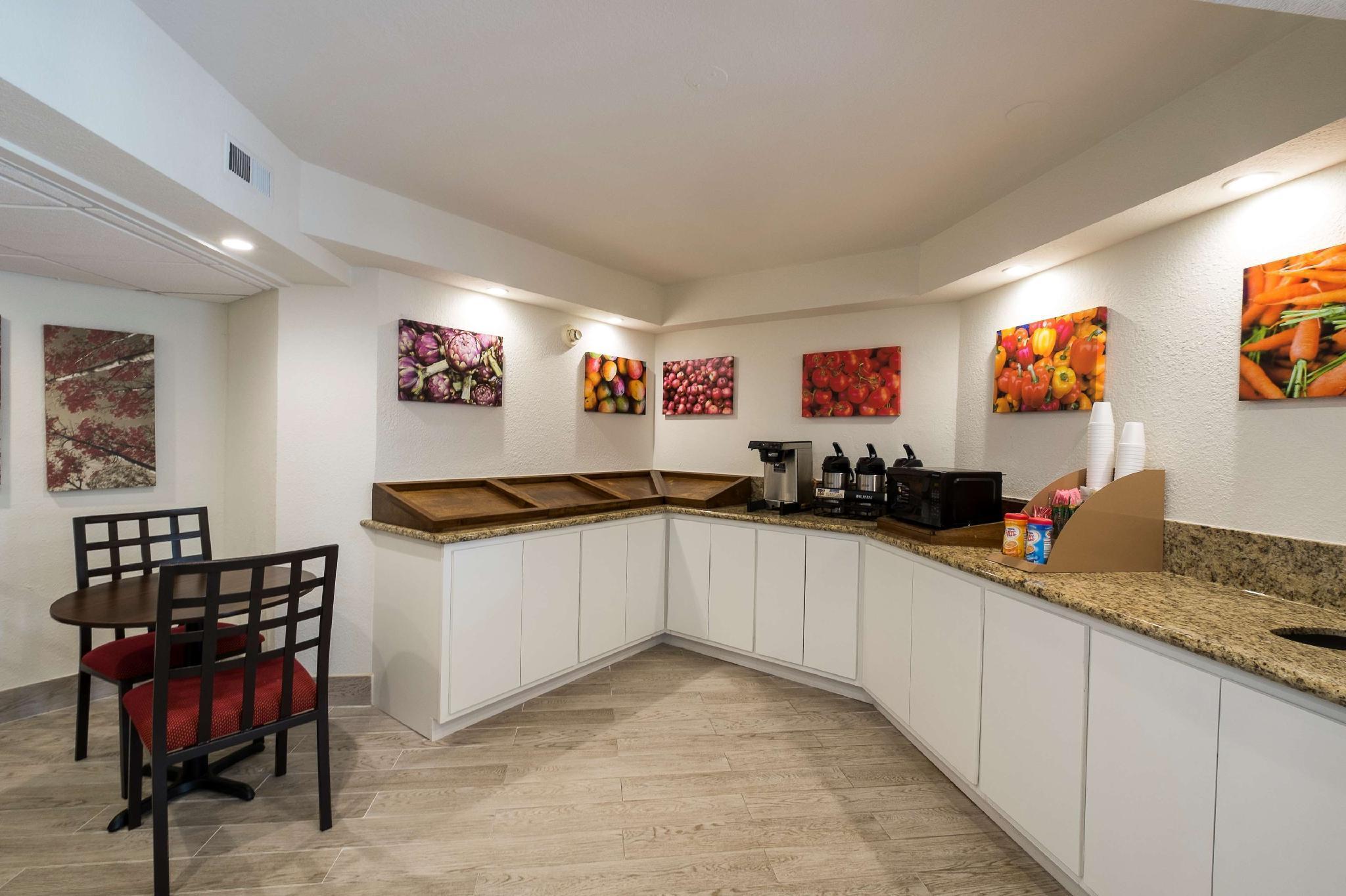 Red Roof Inn Plus+ Houston - Energy Corridor Экстерьер фото