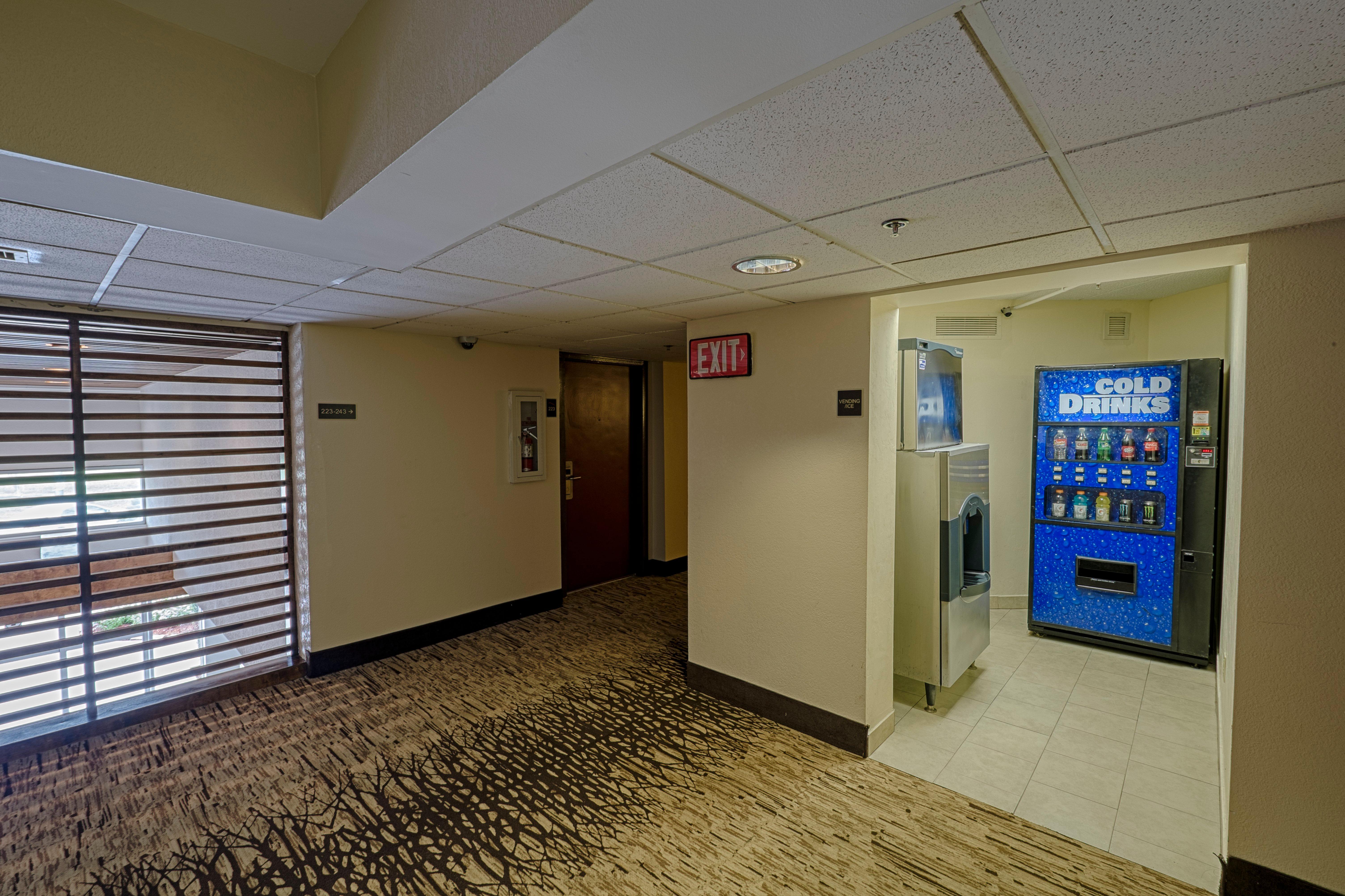 Red Roof Inn Plus+ Houston - Energy Corridor Экстерьер фото