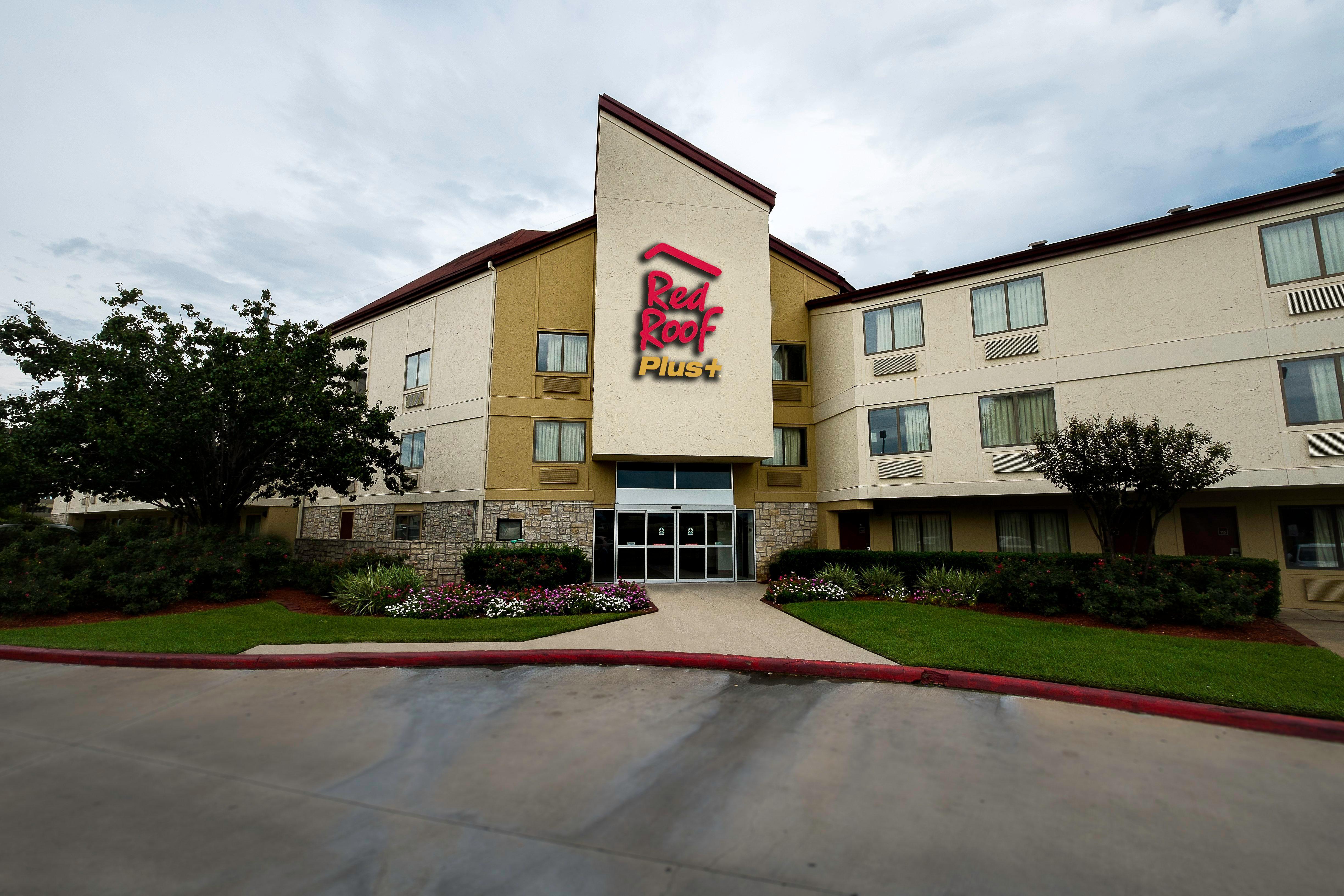 Red Roof Inn Plus+ Houston - Energy Corridor Экстерьер фото