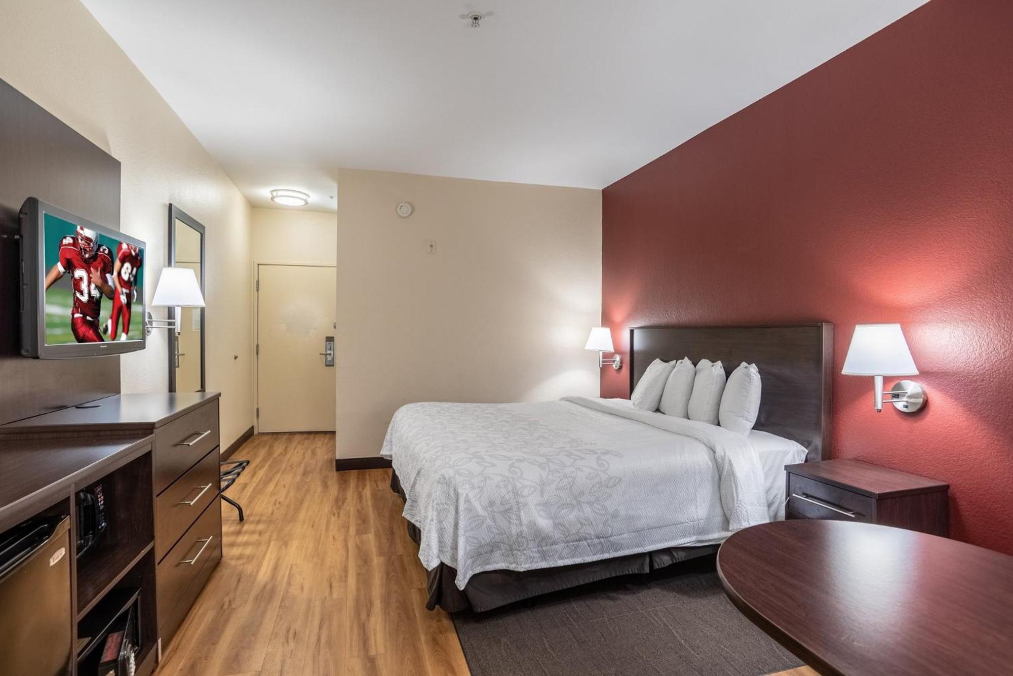 Red Roof Inn Plus+ Houston - Energy Corridor Экстерьер фото