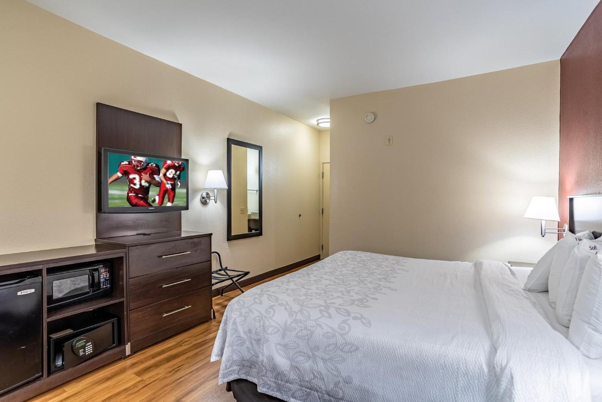 Red Roof Inn Plus+ Houston - Energy Corridor Экстерьер фото