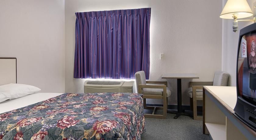 Red Roof Inn Plus+ Houston - Energy Corridor Номер фото